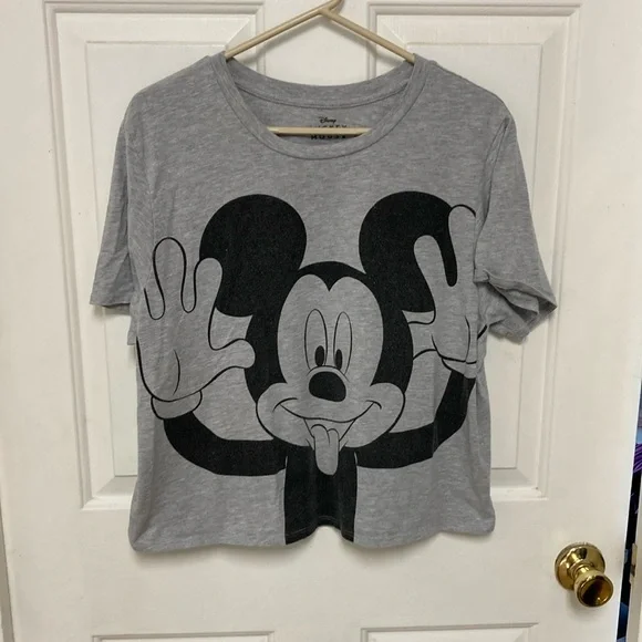 3/$20…bundle and save …
Mickey Mouse crop top 2x - Picture 1 of 5